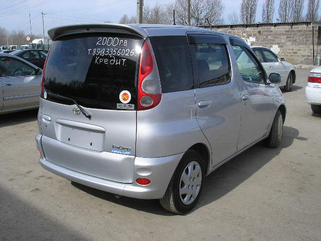 2000 Toyota Funcargo Pictures