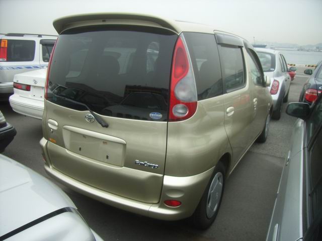 2000 Toyota Funcargo Pictures