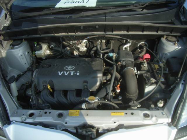 2000 Toyota Funcargo Pictures