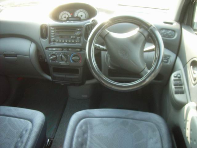 2000 Toyota Funcargo Pictures