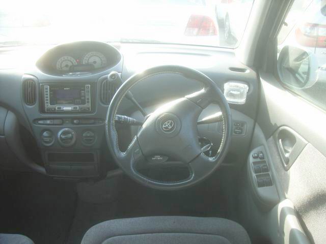 2000 Toyota Funcargo Pics