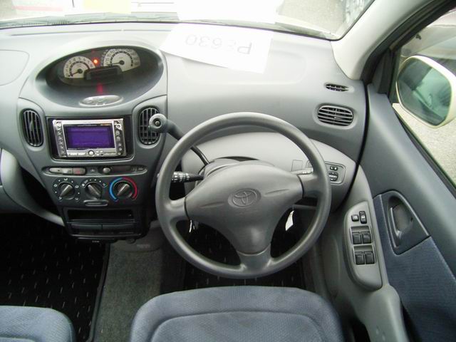 2000 Toyota Funcargo Images
