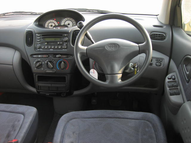2000 Toyota Funcargo Pictures