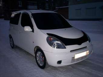 2000 Toyota Funcargo Pictures