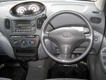 2000 Toyota Funcargo Photos