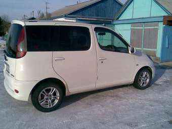 2000 Toyota Funcargo Pictures