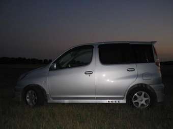 2000 Toyota Funcargo Pictures