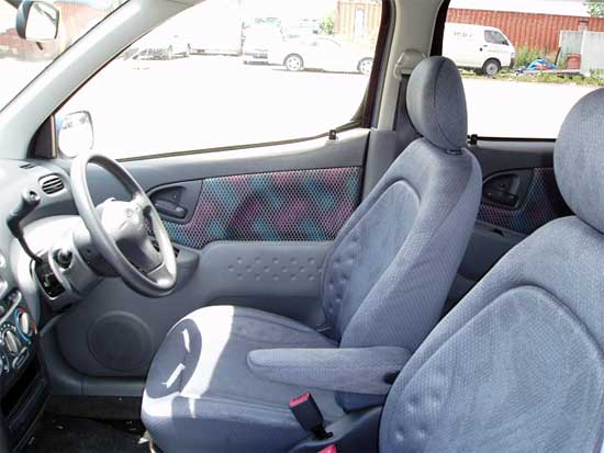 2001 Toyota Funcargo Photos