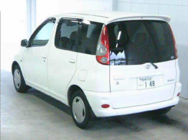 2001 Toyota Funcargo Photos