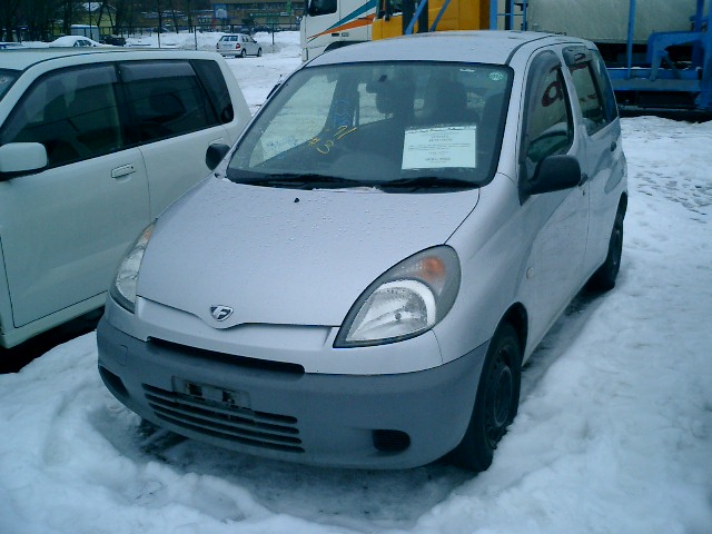 2001 Toyota Funcargo Photos
