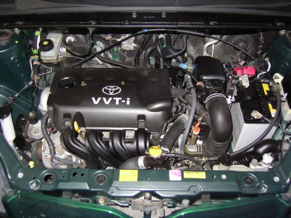 2001 Toyota Funcargo Photos