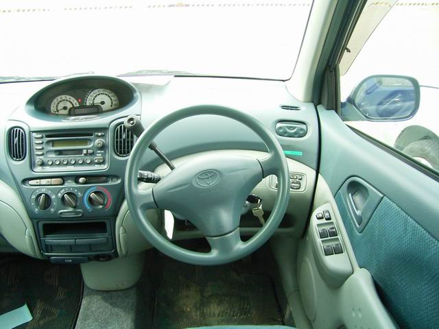 2001 Toyota Funcargo Pictures