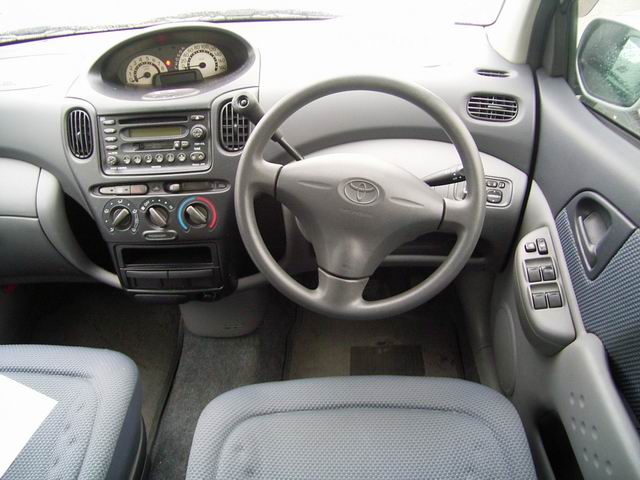 2001 Toyota Funcargo Pics