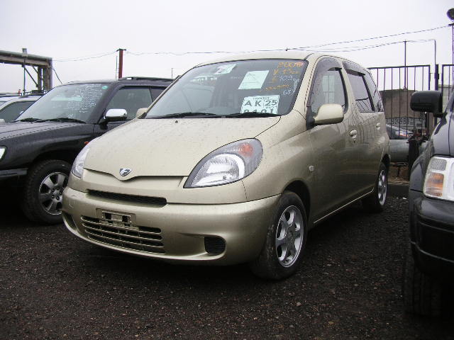 2001 Toyota Funcargo Images