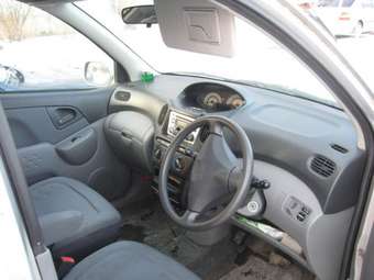 2001 Toyota Funcargo Photos