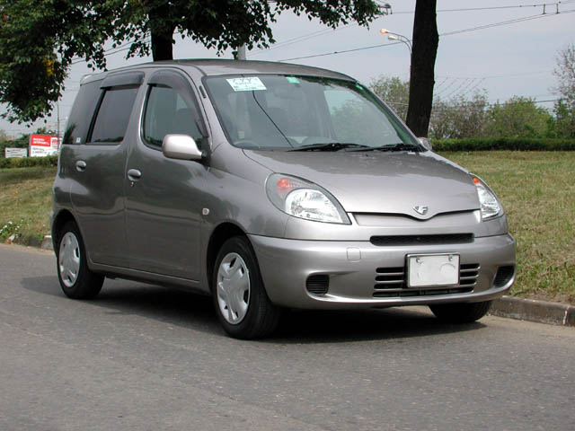 2002 Toyota Funcargo Photos