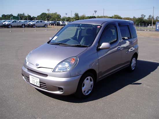 2002 Toyota Funcargo Photos