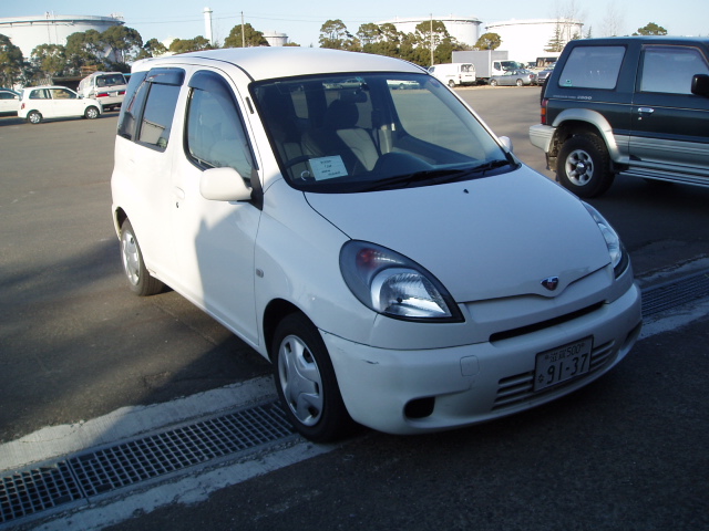 2002 Toyota Funcargo Pics