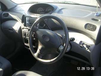 2002 Toyota Funcargo Photos
