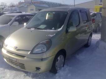 2002 Toyota Funcargo Photos