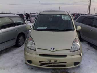 2002 Toyota Funcargo Images