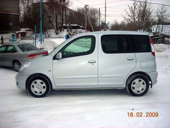 2002 Toyota Funcargo Pictures