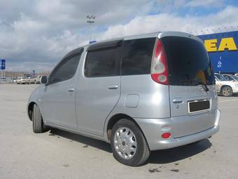 2002 Toyota Funcargo Photos