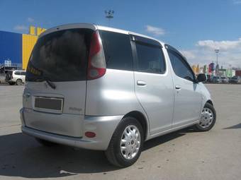 2002 Toyota Funcargo Pictures