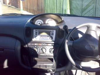 2002 Toyota Funcargo Photos
