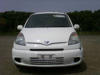 2002 Toyota Funcargo Photos