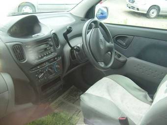 2002 Toyota Funcargo Photos