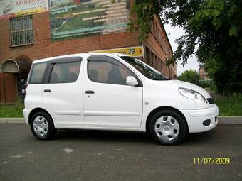 2002 Toyota Funcargo Images