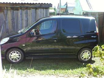 2002 Toyota Funcargo Pictures