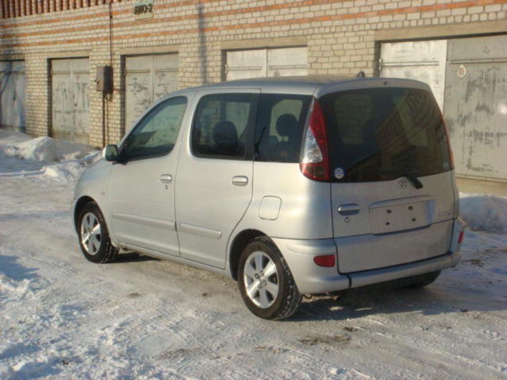 2003 Toyota Funcargo