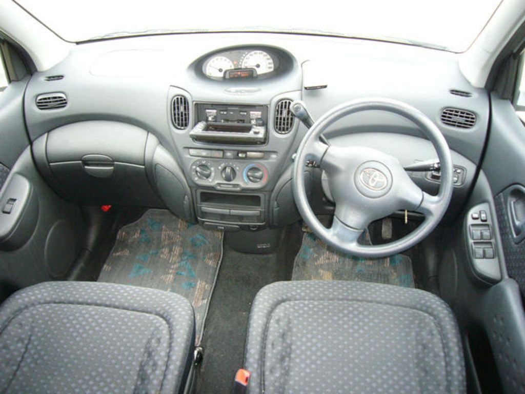 2003 Toyota Funcargo