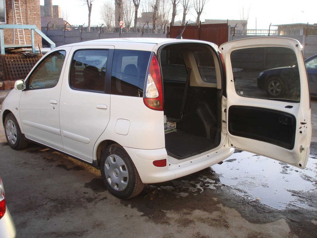 2003 Toyota Funcargo