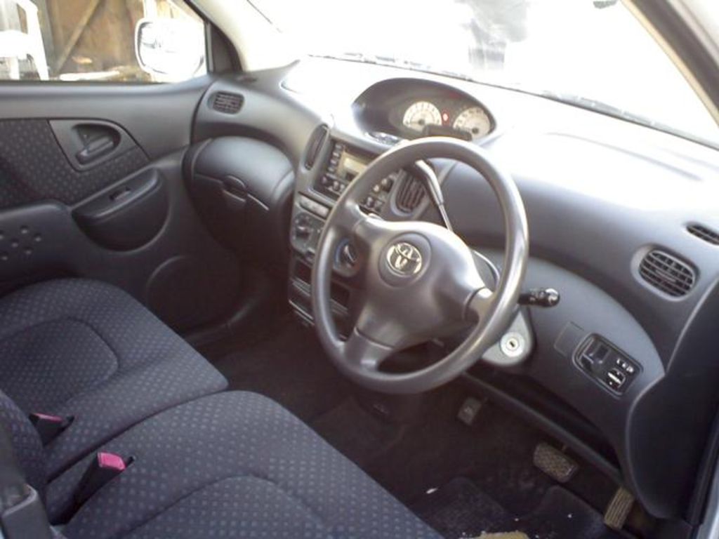 2003 Toyota Funcargo