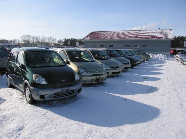 2003 Toyota Funcargo Images