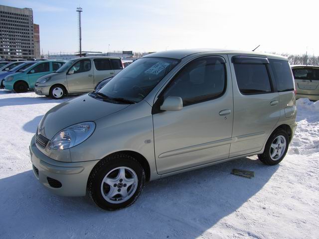 2003 Toyota Funcargo Pictures