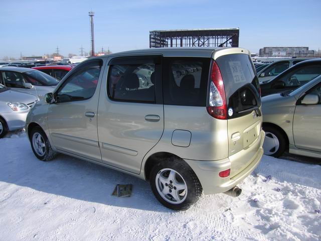 2003 Toyota Funcargo Photos