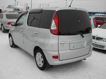 2003 Toyota Funcargo Images