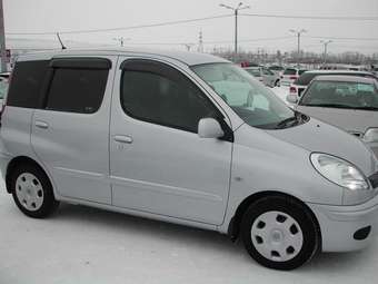 2003 Toyota Funcargo Pictures