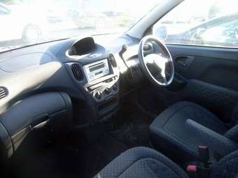 2003 Toyota Funcargo Images