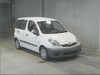 2003 Toyota Funcargo Pictures