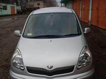 2003 Toyota Funcargo Images