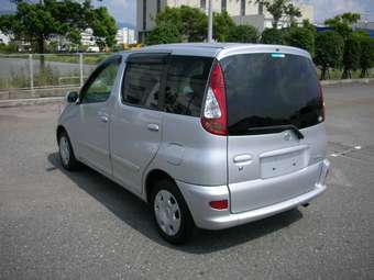 2003 Toyota Funcargo Photos