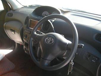 2003 Toyota Funcargo Pictures