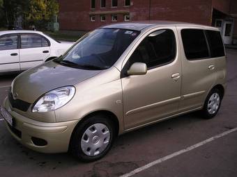 2003 Toyota Funcargo Photos
