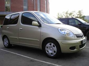 2003 Toyota Funcargo Pictures