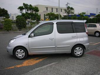 2003 Toyota Funcargo Photos